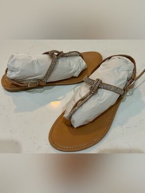 Madden Girl  Sienna tan thong sandals buckle rhinestone Size 8